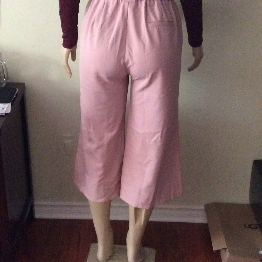 Cropped pants. - Picture 2 of 2